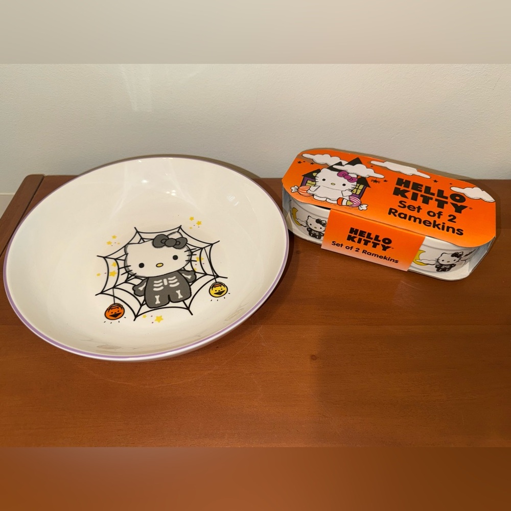 Hello Kitty Halloween Serving Bowl and set of Ramekins NEW!